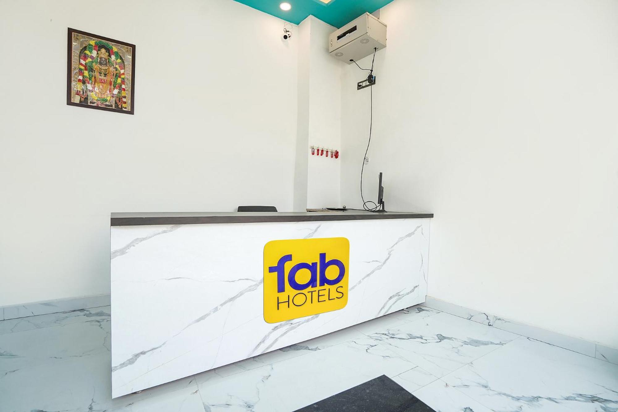 Guest house Fabexpress Awadh Royal
