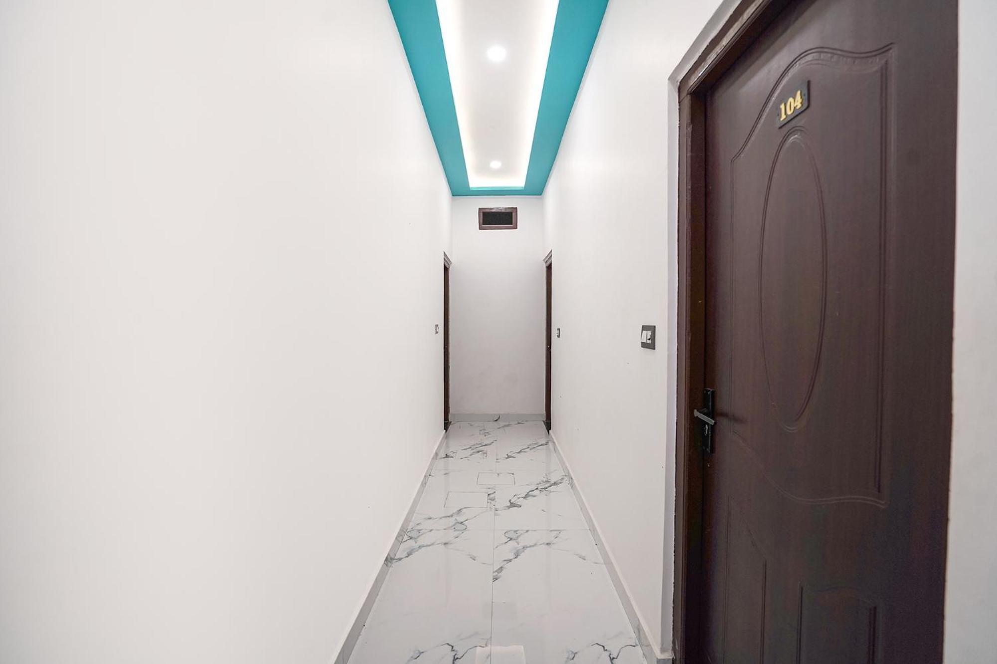 Guest house Fabexpress Awadh Royal *