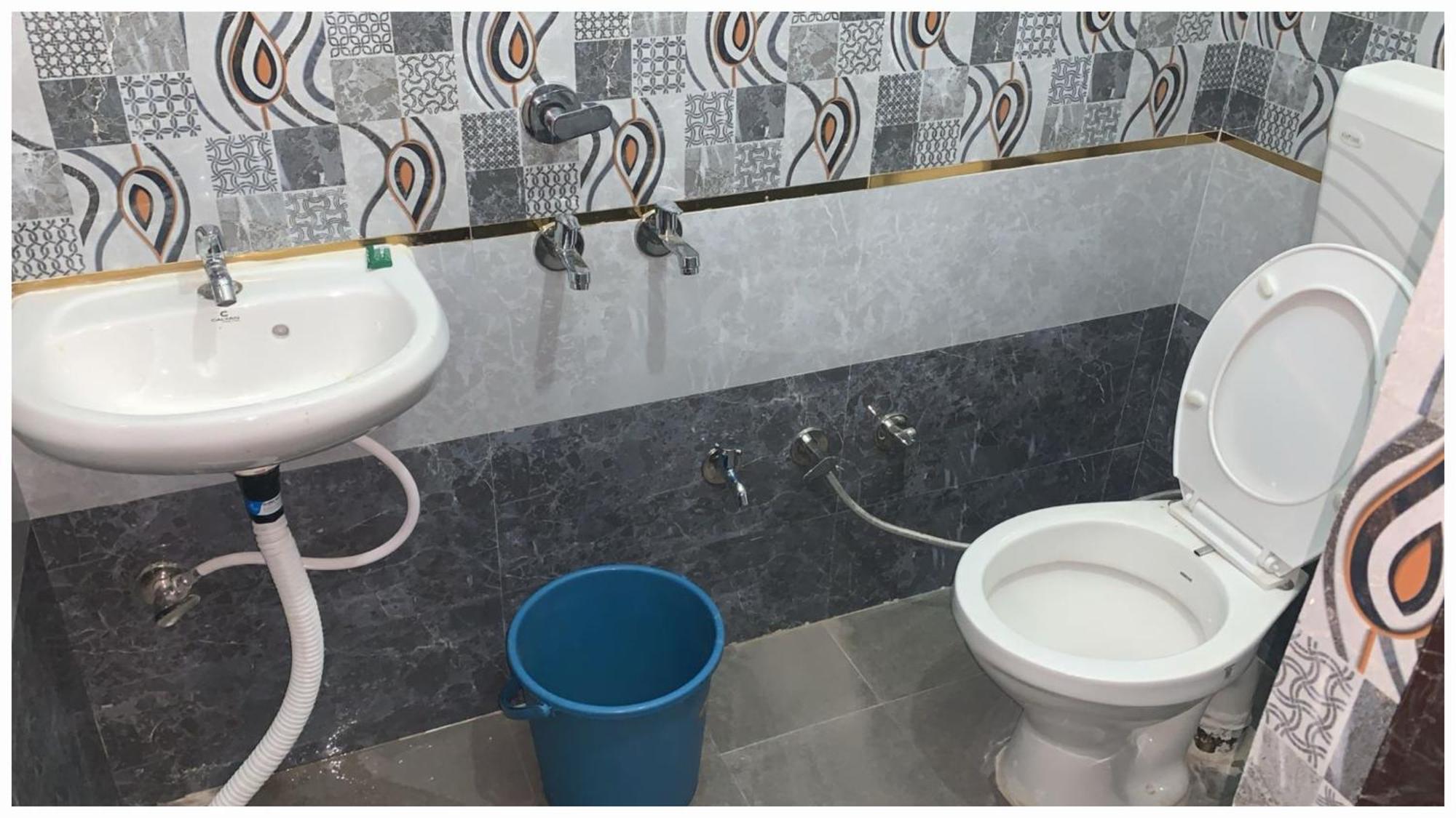 Hotel A Premium Kanha Shiva - Near Ghagra River - Dham - In Ayodhya
