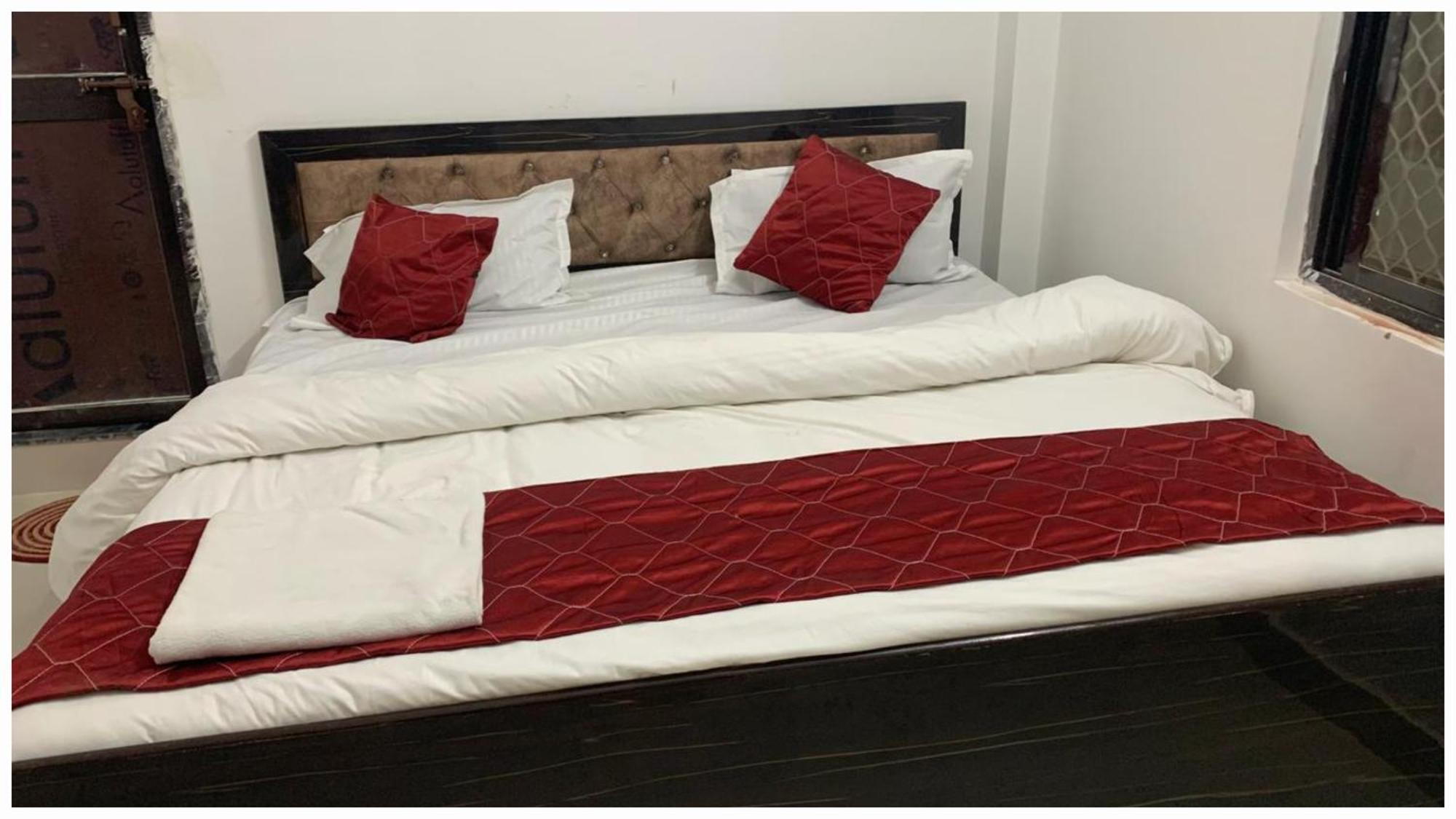 Hotel A Premium Kanha Shiva - Near Ghagra River - Dham - In Ayodhya