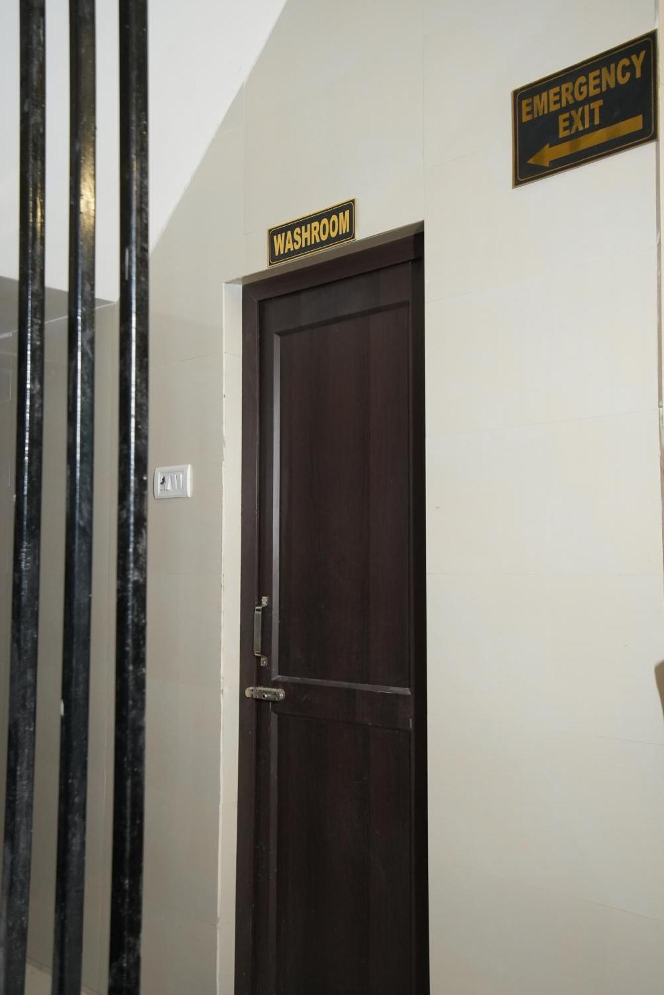 Guest house Shri Ram Lalla International *