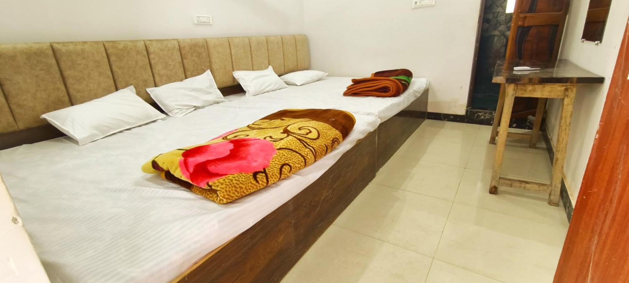 Shree Dham 300 Meter Away To Shree Ram Temple, Free Pickup And Wifi