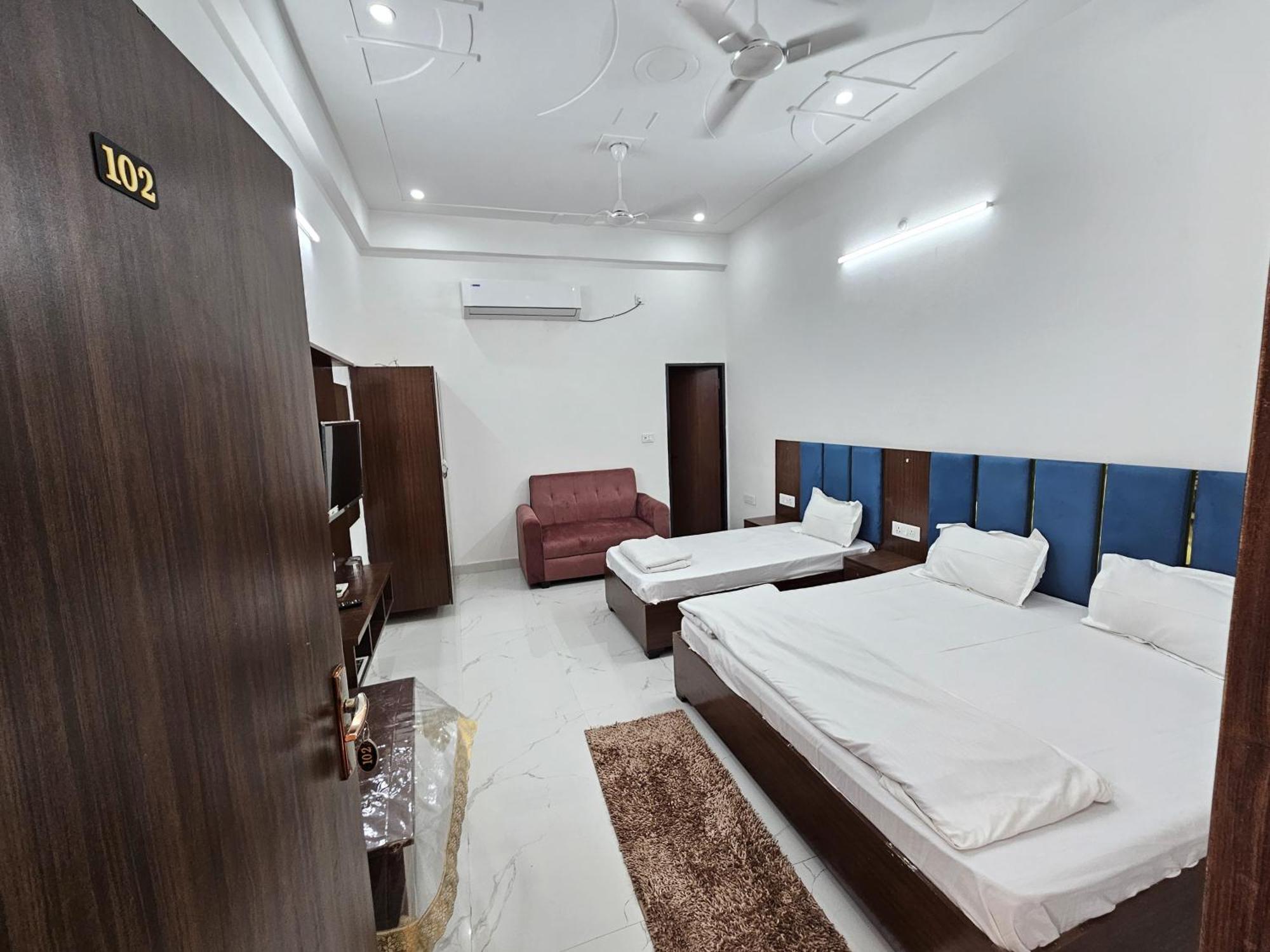 Hotel Kharari Ayodhya