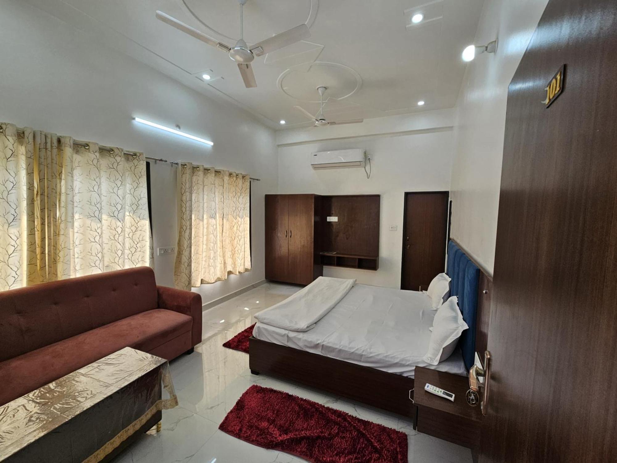 Hotel Kharari Ayodhya