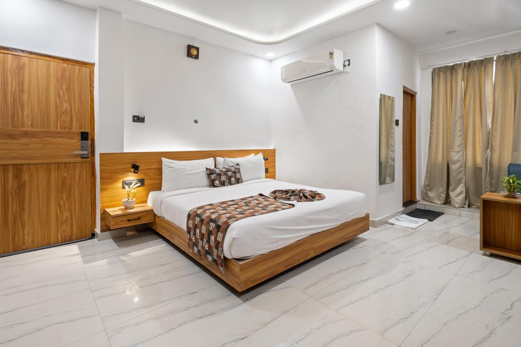 Vasu Palace Hotel Ayodhya
