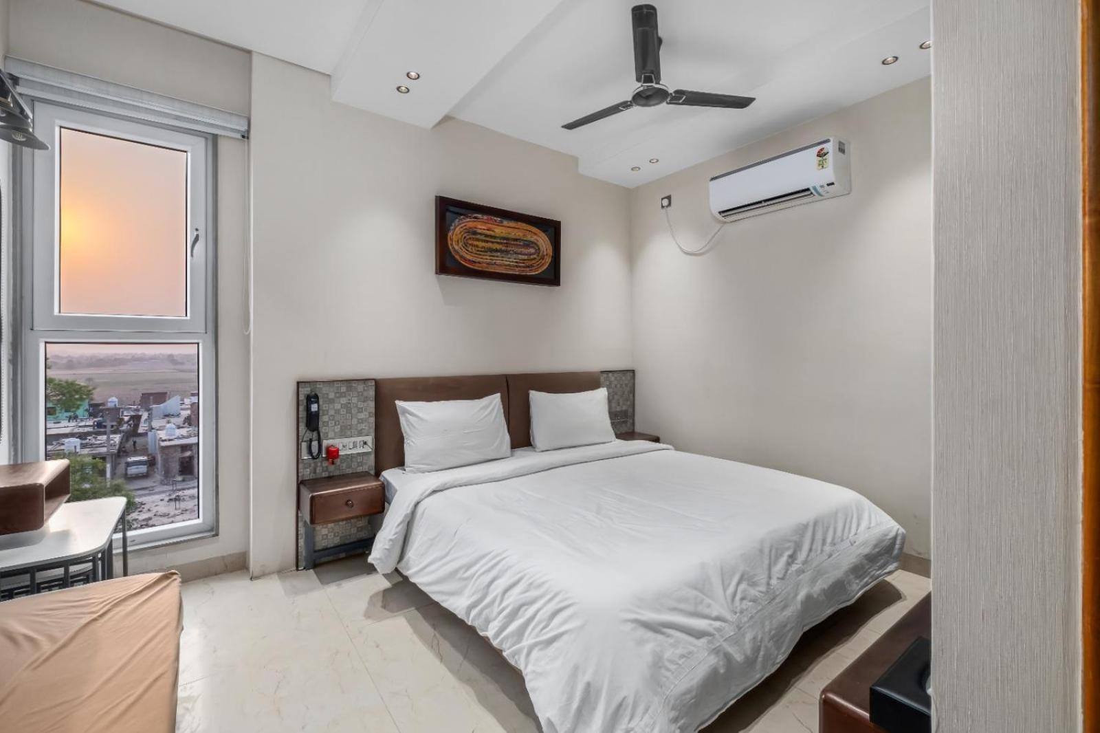 Hotel Hari Om Residency 800 Meters From Ram Mandir 3*