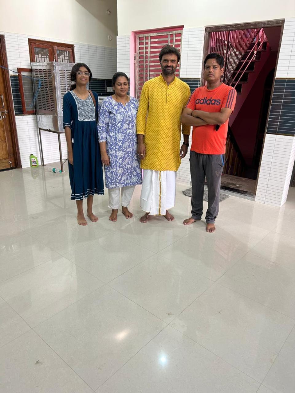 Kusum Near Ram Mandir Gate 200 -300 Meter , Near Hanuman Gari Mandir, Jain Mandir , Railway Station Goverment Hosiptal , Launch , Breakfast Available, Free Pick Up Dham Railway Station , Airport Pickup ,ayodhya Cant Pickup Homestay Ayodhya