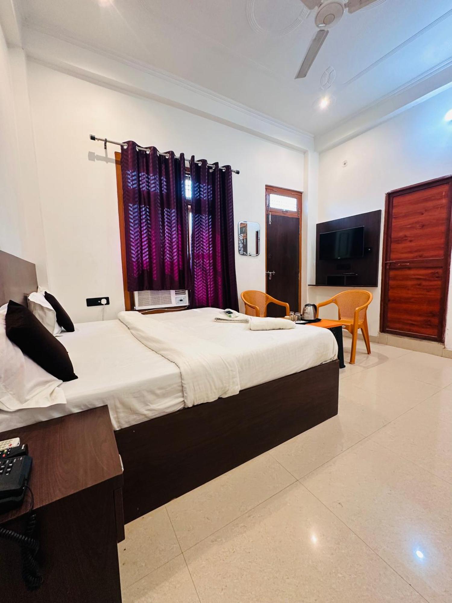 Hridayam Madhuram Hotel Ayodhya