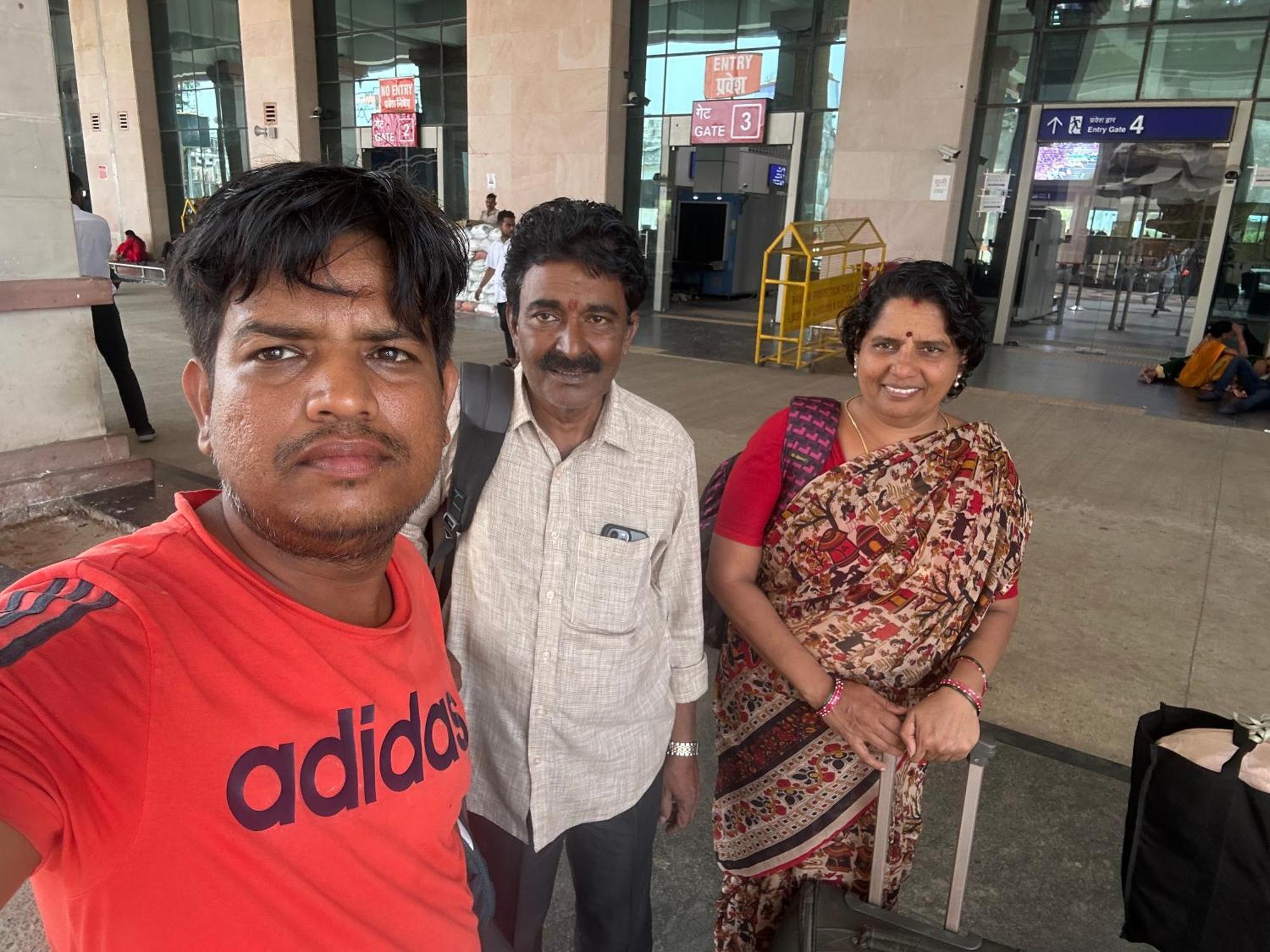 Kusum Near Ram Mandir Gate 200 -300 Meter , Near Hanuman Gari Mandir, Jain Mandir , Railway Station Goverment Hosiptal , Launch , Breakfast Available, Free Pick Up Dham Railway Station , Airport Pickup ,ayodhya Cant Pickup Ayodhya