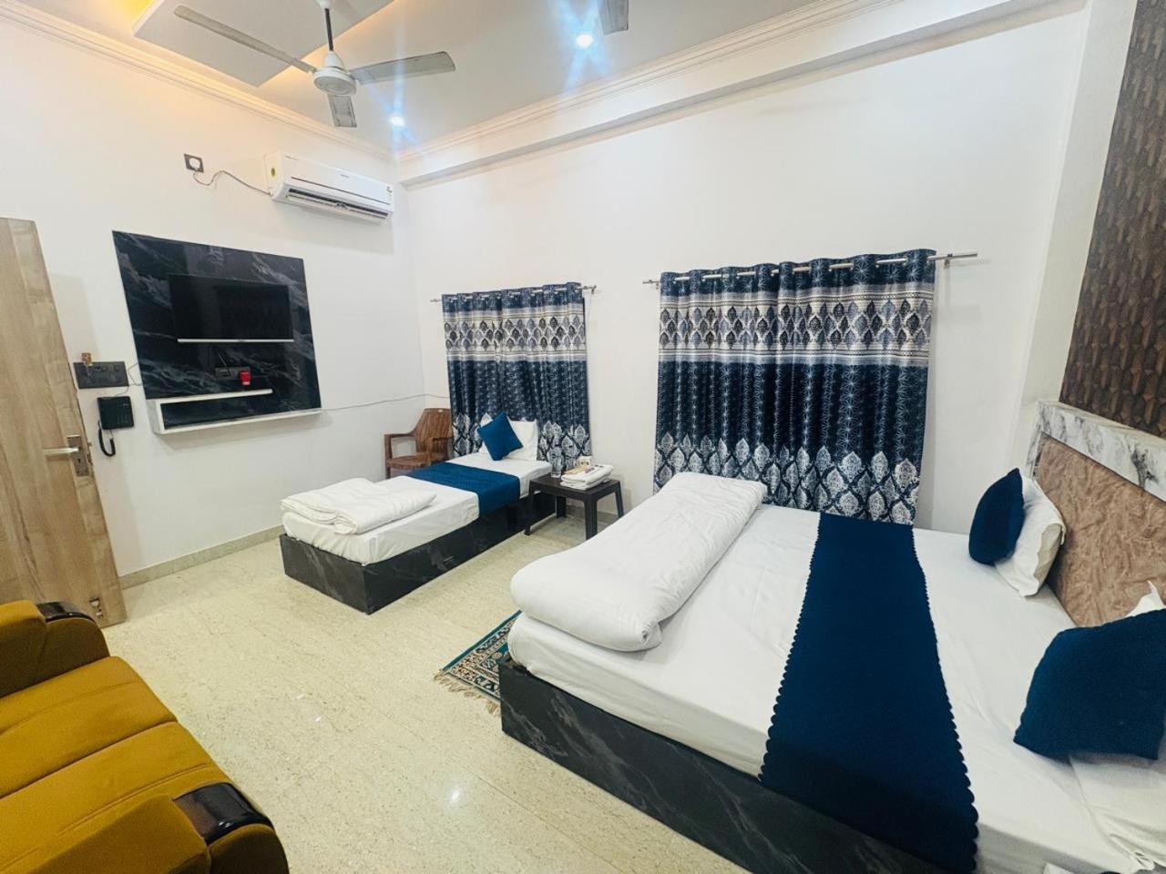 Shri Radhe Radhe In-front Of Ram Janam Bhumi Main Gate Opposite 200 Meter Fully Ac Homestay *