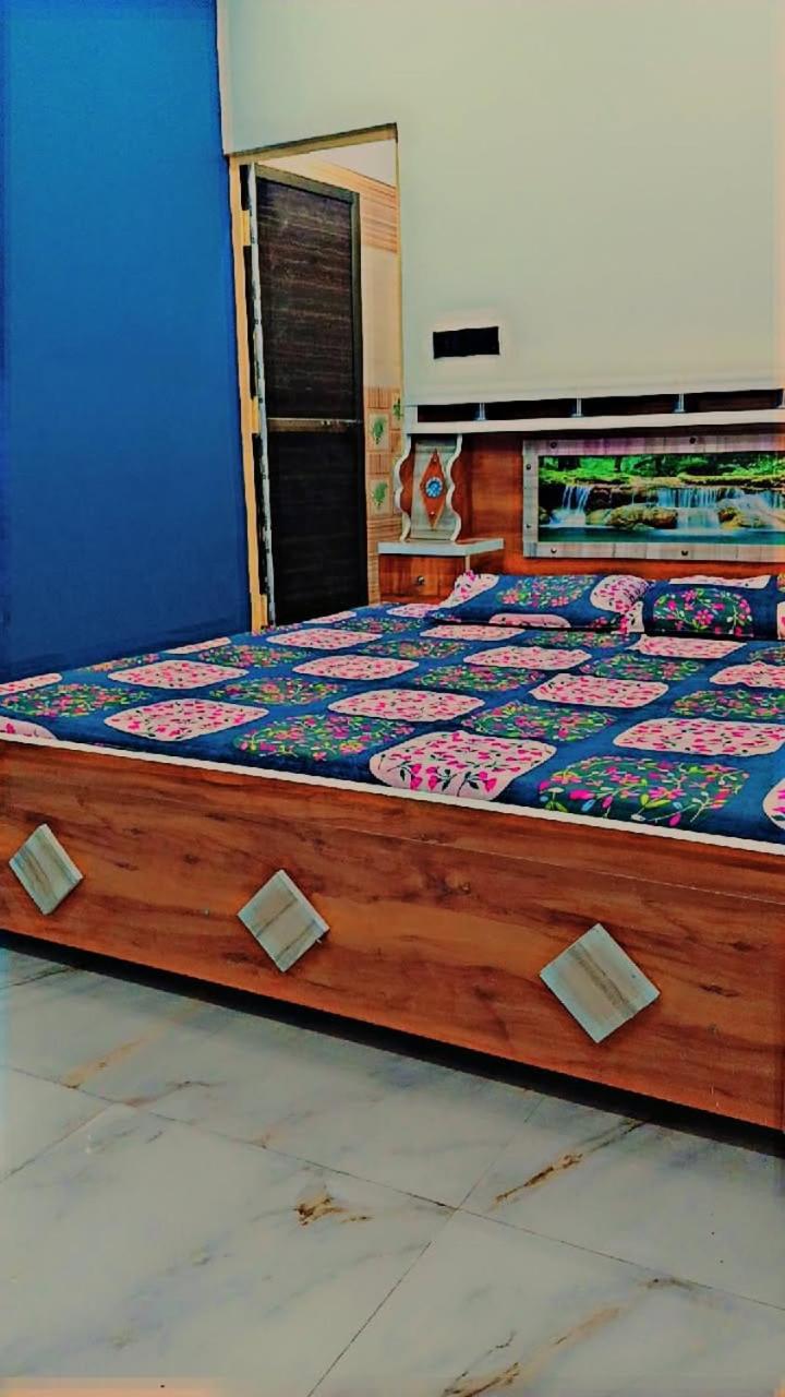 Atharv Near Hanuman Tempal And Saryugath Homestay