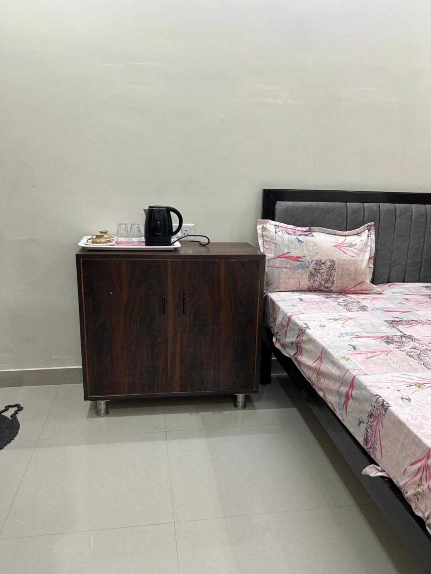 Homestay Kusum Near Ram Mandir Gate 200 -300 Meter , Near Hanuman Gari Mandir, Jain Mandir , Railway Station Goverment Hosiptal , Launch , Breakfast Available, Free Pick Up Dham Railway Station , Airport Pickup ,ayodhya Cant Pickup Ayodhya