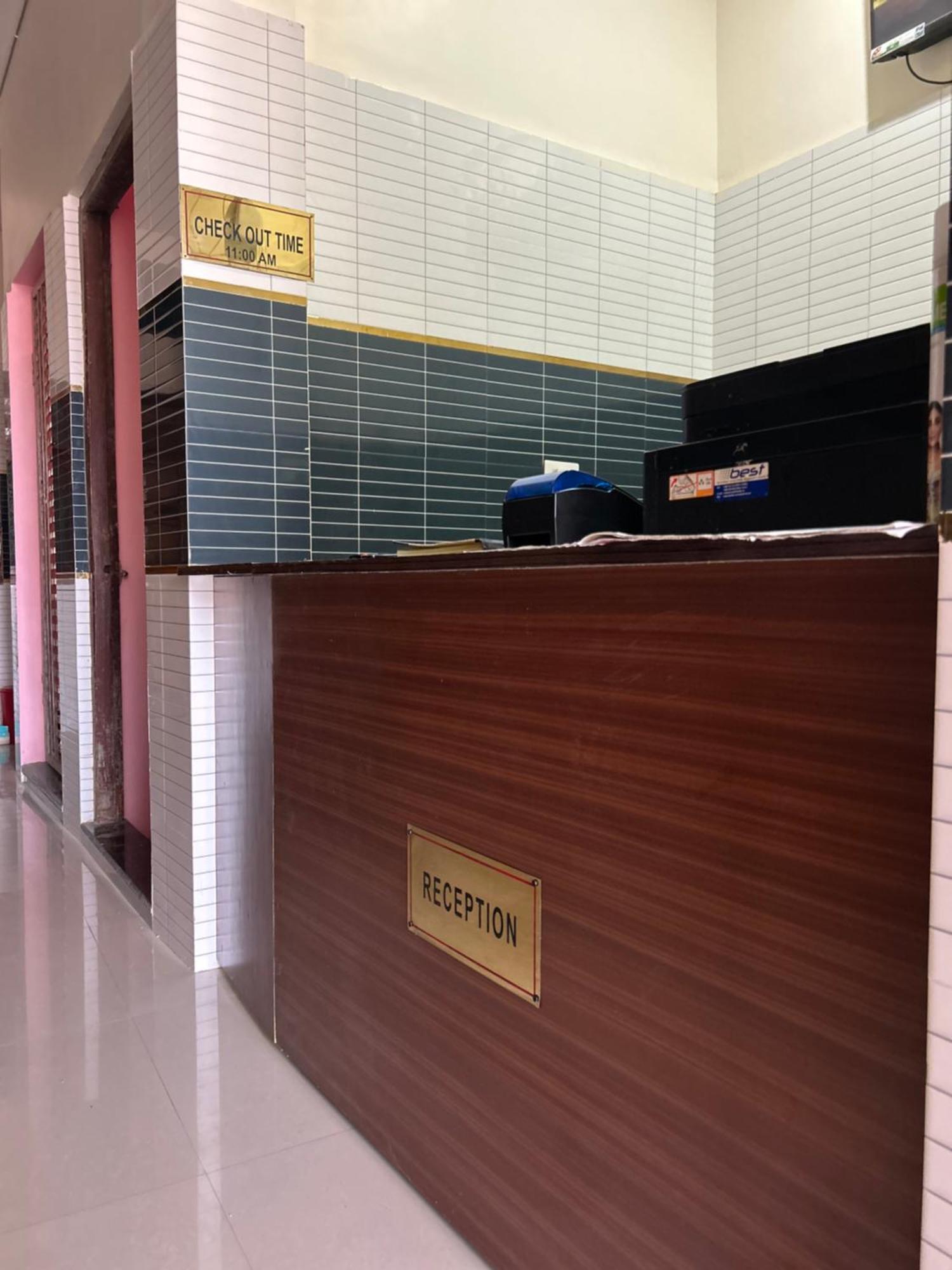 Kusum Near Ram Mandir Gate 200 -300 Meter , Near Hanuman Gari Mandir, Jain Mandir , Railway Station Goverment Hosiptal , Launch , Breakfast Available, Free Pick Up Dham Railway Station , Airport Pickup ,ayodhya Cant Pickup * Ayodhya