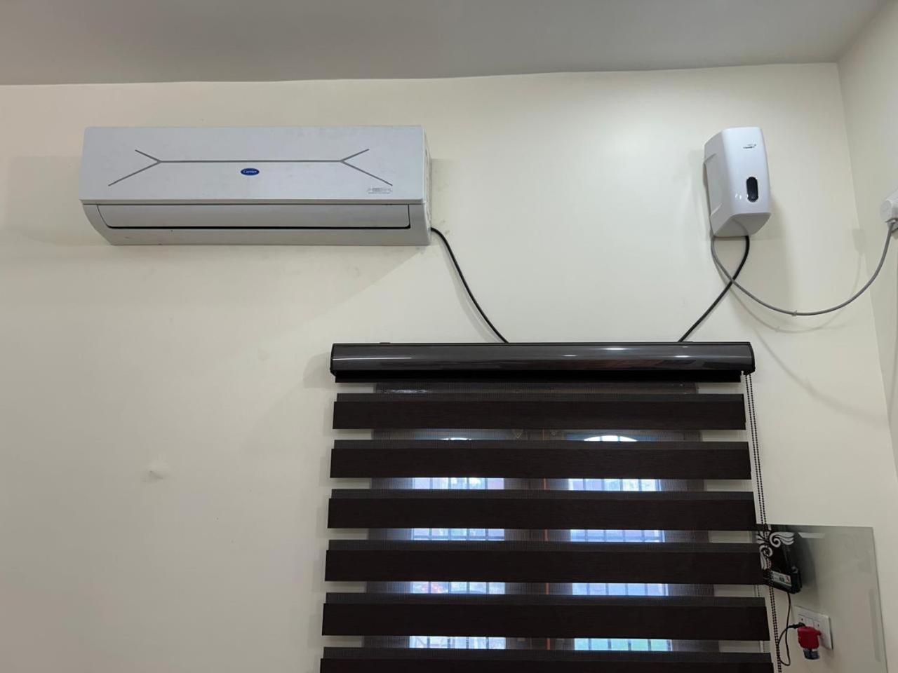 Homestay Kusum Near Ram Mandir Gate 200 -300 Meter , Near Hanuman Gari Mandir, Jain Mandir , Railway Station Goverment Hosiptal , Launch , Breakfast Available, Free Pick Up Dham Railway Station , Airport Pickup ,ayodhya Cant Pickup