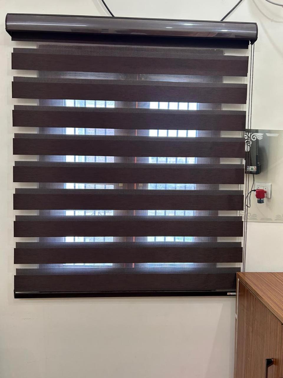 Kusum Near Ram Mandir Gate 200 -300 Meter , Near Hanuman Gari Mandir, Jain Mandir , Railway Station Goverment Hosiptal , Launch , Breakfast Available, Free Pick Up Dham Railway Station , Airport Pickup ,ayodhya Cant Pickup Homestay Ayodhya