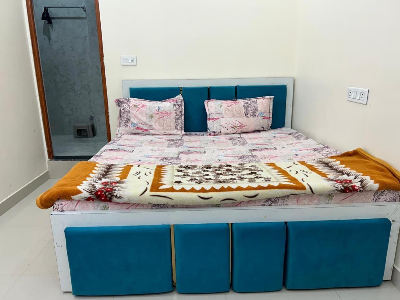 Kusum Near Ram Mandir Gate 200 -300 Meter , Near Hanuman Gari Mandir, Jain Mandir , Railway Station Goverment Hosiptal , Launch , Breakfast Available, Free Pick Up Dham Railway Station , Airport Pickup ,ayodhya Cant Pickup