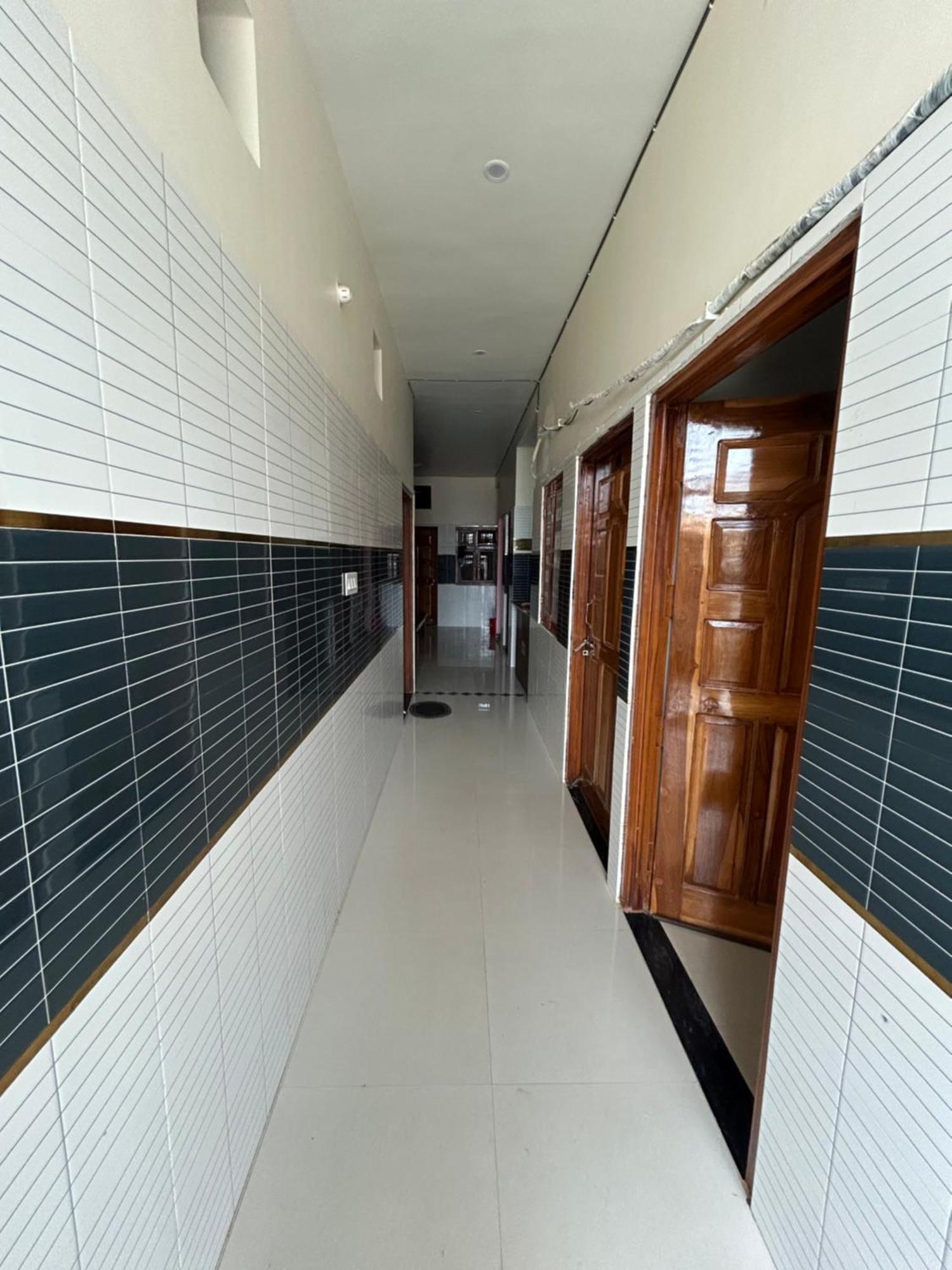 Homestay Kusum Near Ram Mandir Gate 200 -300 Meter , Near Hanuman Gari Mandir, Jain Mandir , Railway Station Goverment Hosiptal , Launch , Breakfast Available, Free Pick Up Dham Railway Station , Airport Pickup ,ayodhya Cant Pickup *