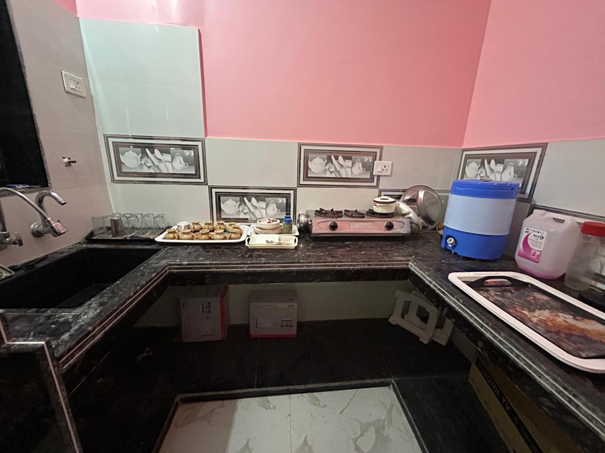 Kusum Near Ram Mandir Gate 200 -300 Meter , Near Hanuman Gari Mandir, Jain Mandir , Railway Station Goverment Hosiptal , Launch , Breakfast Available, Free Pick Up Dham Railway Station , Airport Pickup ,ayodhya Cant Pickup Homestay