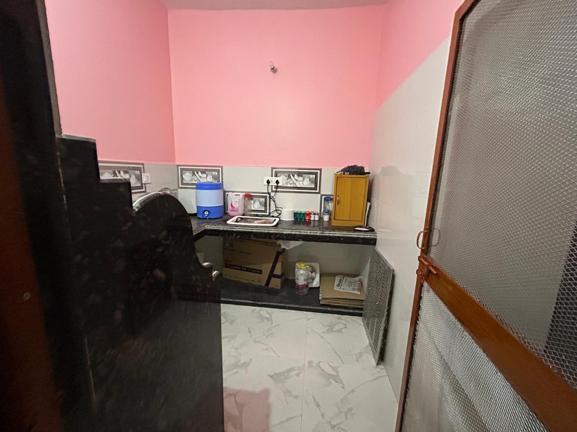 Kusum Near Ram Mandir Gate 200 -300 Meter , Near Hanuman Gari Mandir, Jain Mandir , Railway Station Goverment Hosiptal , Launch , Breakfast Available, Free Pick Up Dham Railway Station , Airport Pickup ,ayodhya Cant Pickup Homestay Ayodhya