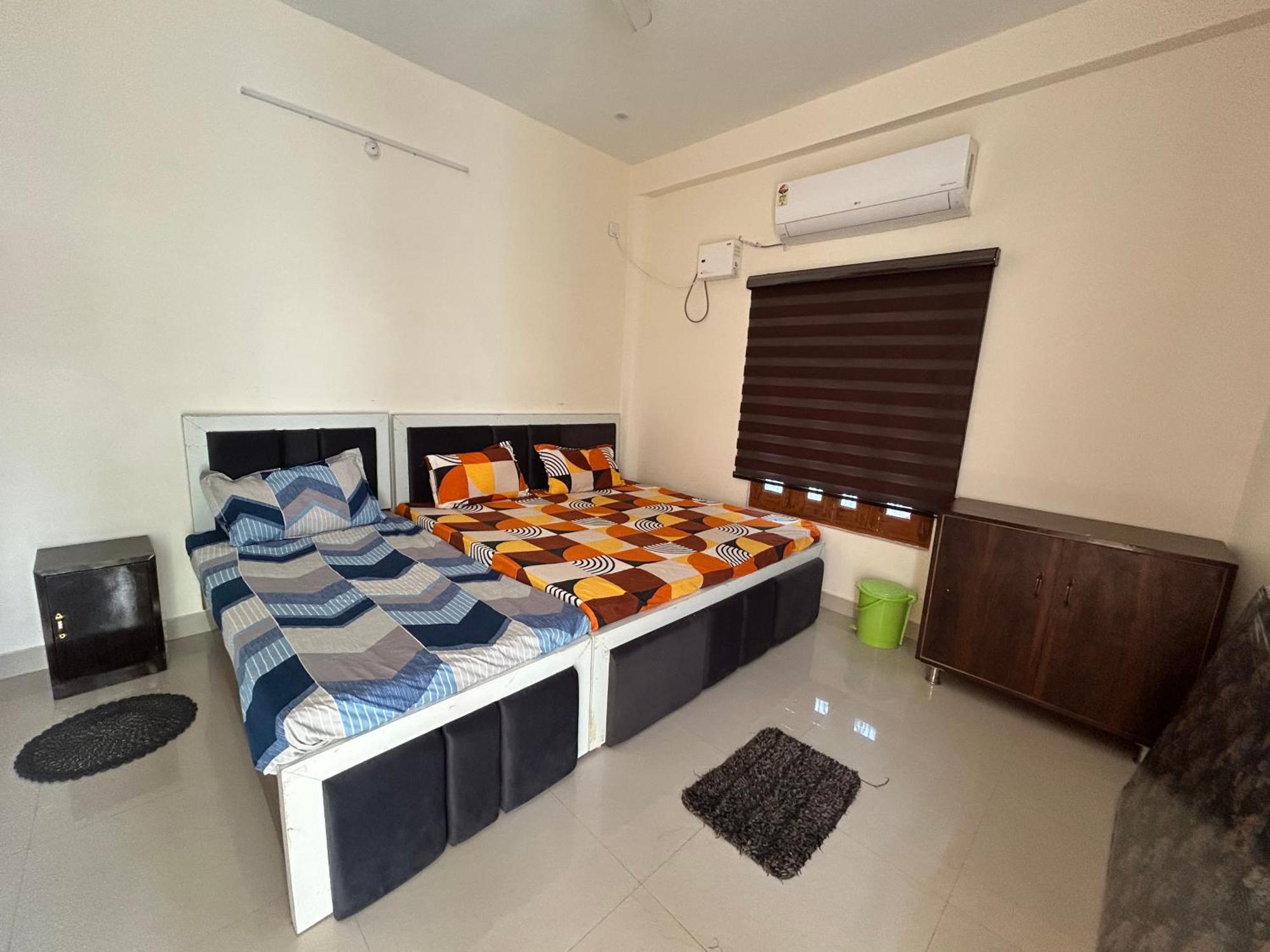 Homestay Kusum Near Ram Mandir Gate 200 -300 Meter , Near Hanuman Gari Mandir, Jain Mandir , Railway Station Goverment Hosiptal , Launch , Breakfast Available, Free Pick Up Dham Railway Station , Airport Pickup ,ayodhya Cant Pickup