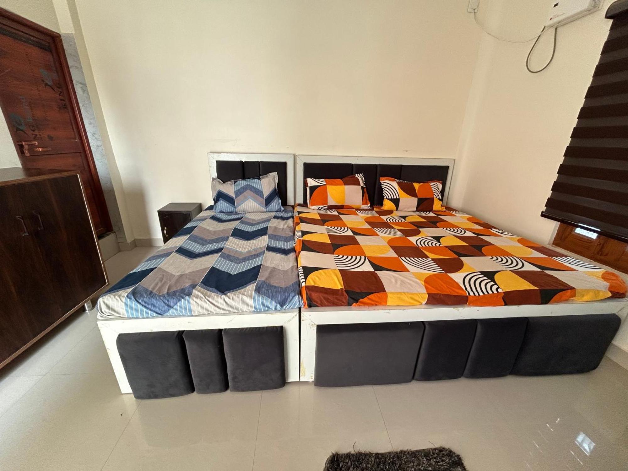 Homestay Kusum Near Ram Mandir Gate 200 -300 Meter , Near Hanuman Gari Mandir, Jain Mandir , Railway Station Goverment Hosiptal , Launch , Breakfast Available, Free Pick Up Dham Railway Station , Airport Pickup ,ayodhya Cant Pickup *