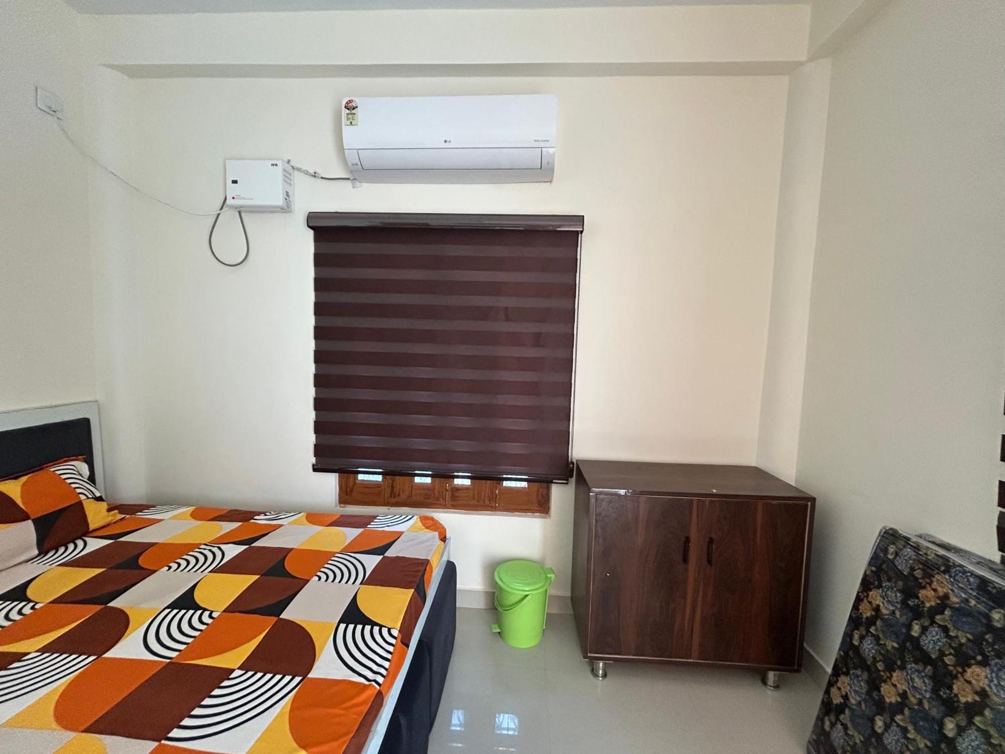 Kusum Near Ram Mandir Gate 200 -300 Meter , Near Hanuman Gari Mandir, Jain Mandir , Railway Station Goverment Hosiptal , Launch , Breakfast Available, Free Pick Up Dham Railway Station , Airport Pickup ,ayodhya Cant Pickup *
