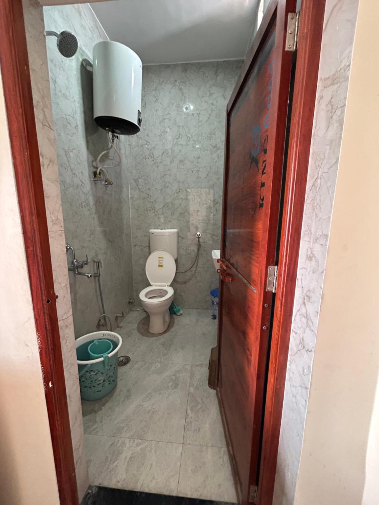Kusum Near Ram Mandir Gate 200 -300 Meter , Near Hanuman Gari Mandir, Jain Mandir , Railway Station Goverment Hosiptal , Launch , Breakfast Available, Free Pick Up Dham Railway Station , Airport Pickup ,ayodhya Cant Pickup * Ayodhya
