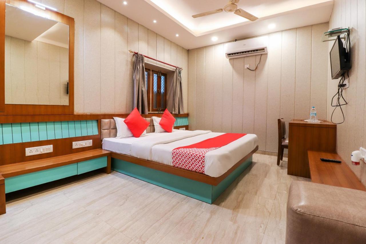Oyo 26781 Raghupati Hotel